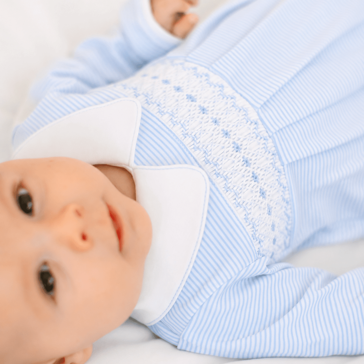 Magnolia Baby_Benjamin Smocked Long Sleeve Bubble - Light Blue_3