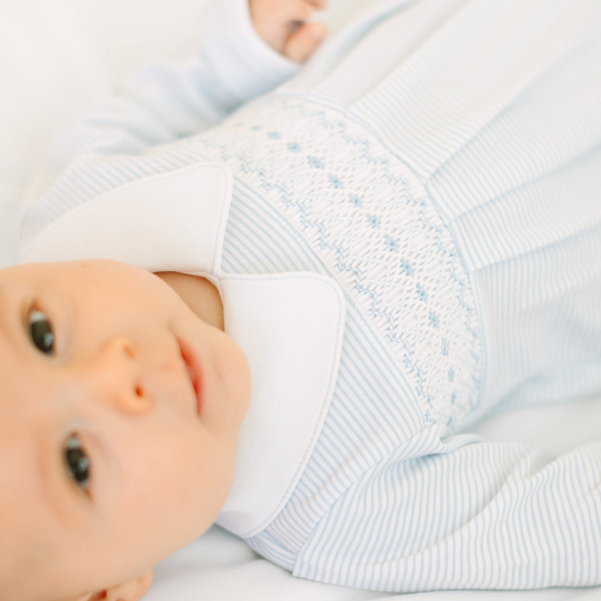 Magnolia Baby_Benjamin Smocked Long Sleeve Bubble - Light Blue_5