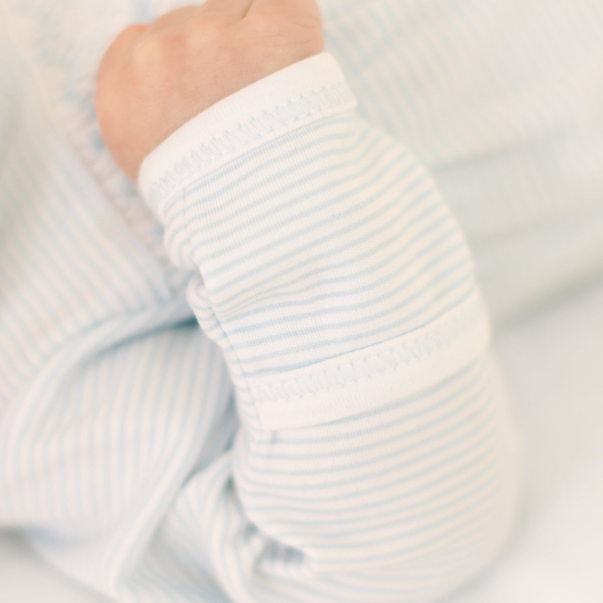 Magnolia Baby_Benjamin Smocked Long Sleeve Bubble - Light Blue_3