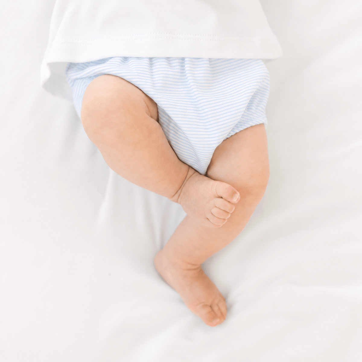 Magnolia Baby_Benjamin Smocked Long Sleeve Diaper Cover Set - Light Blue_2