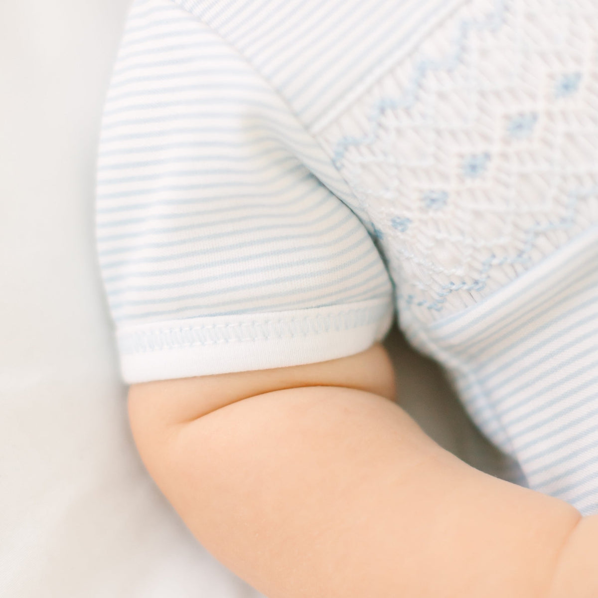 Magnolia Baby_Benjamin Smocked Short Sleeve Bubble - Light Blue_4