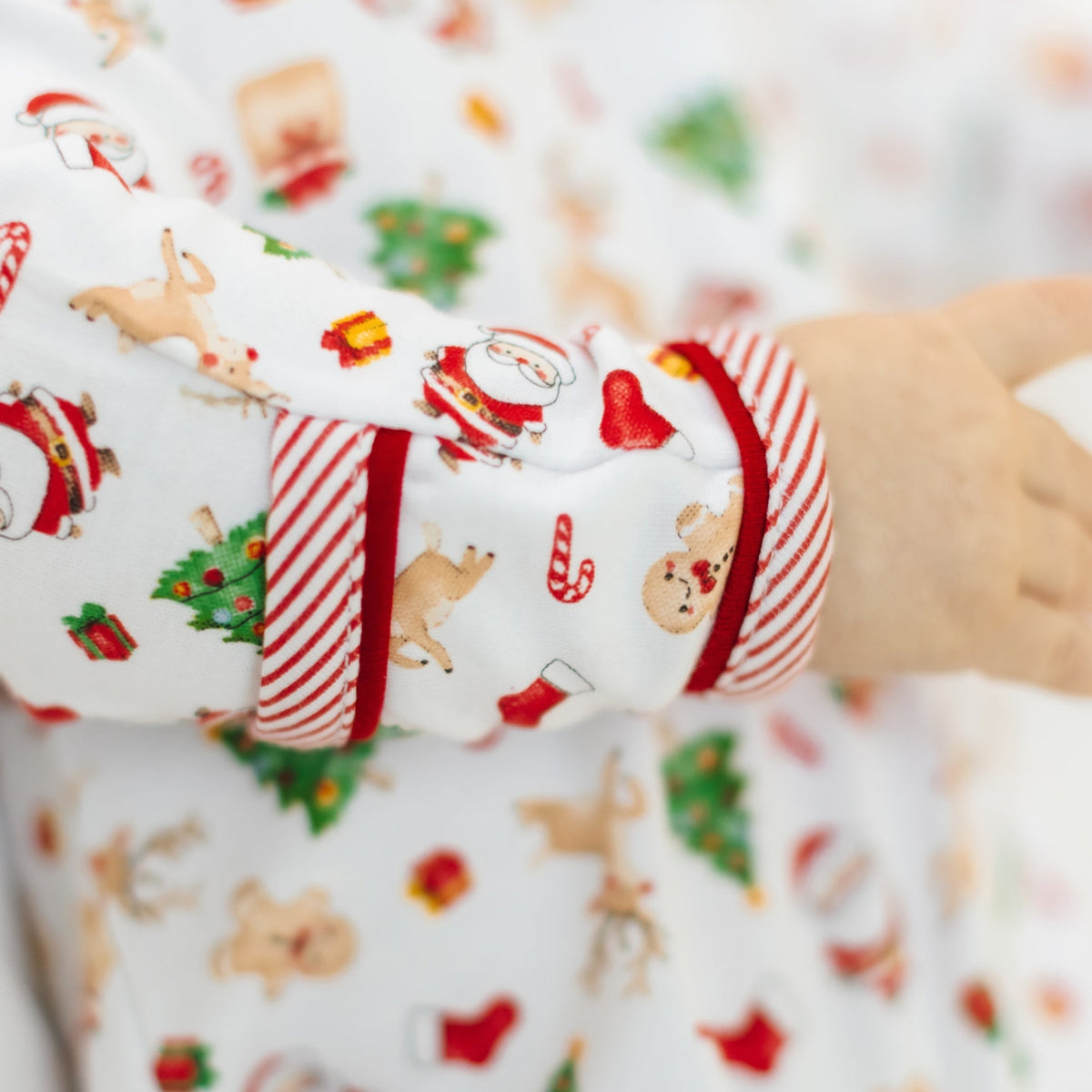 Magnolia Baby_Christmas Magic Print Zip Footie_4