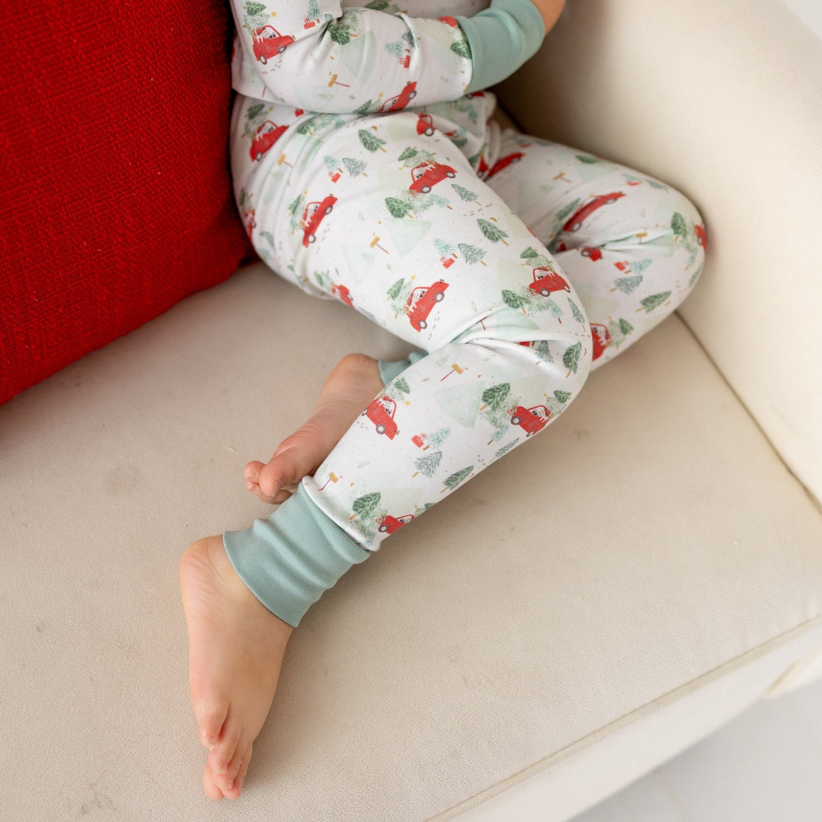 Luna and Arlo_Evergreen Express Long Pajamas_4