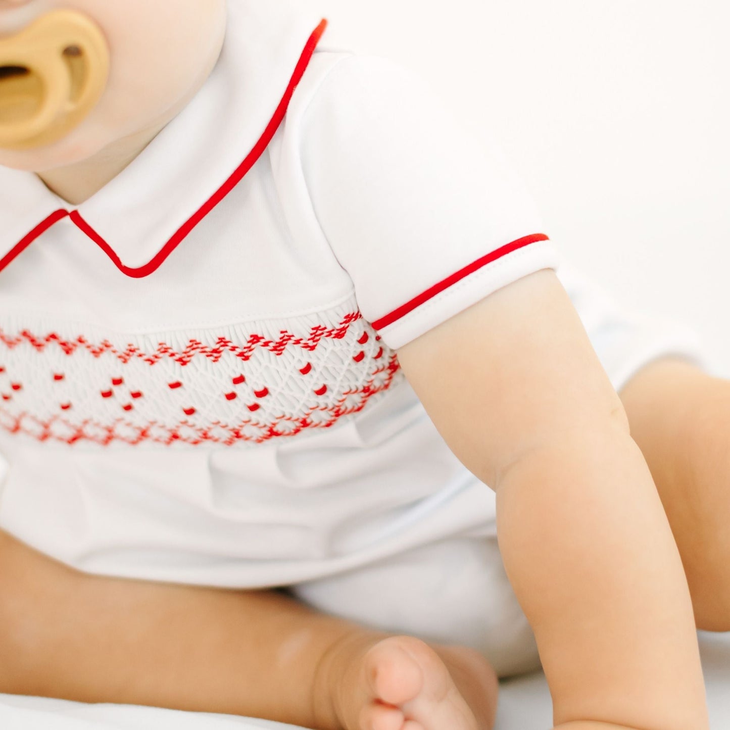 Magnolia Baby_Henry Smocked Short Sleeve Boy Bubble_4