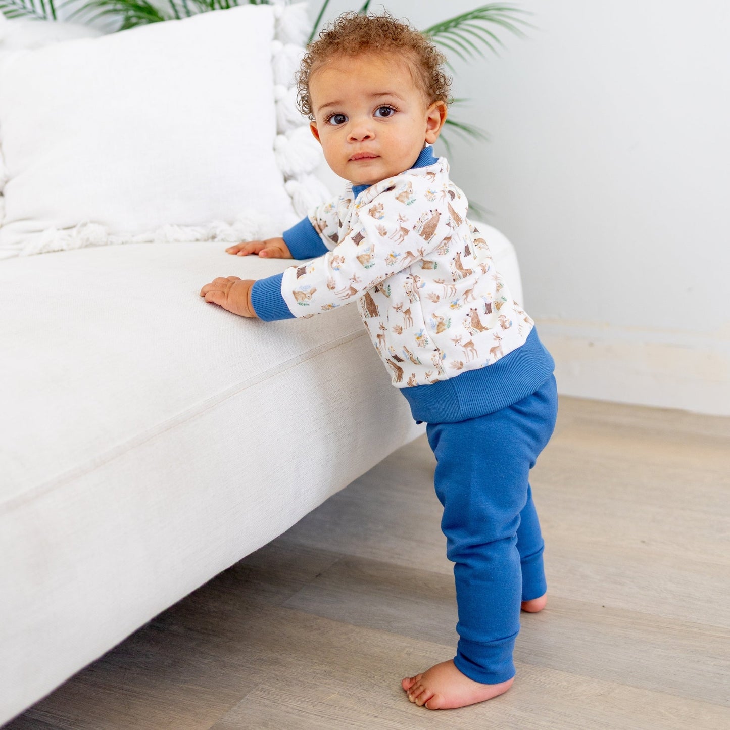 Luna and Arlo_Kindred Woods Pullover Sweatshirt_4