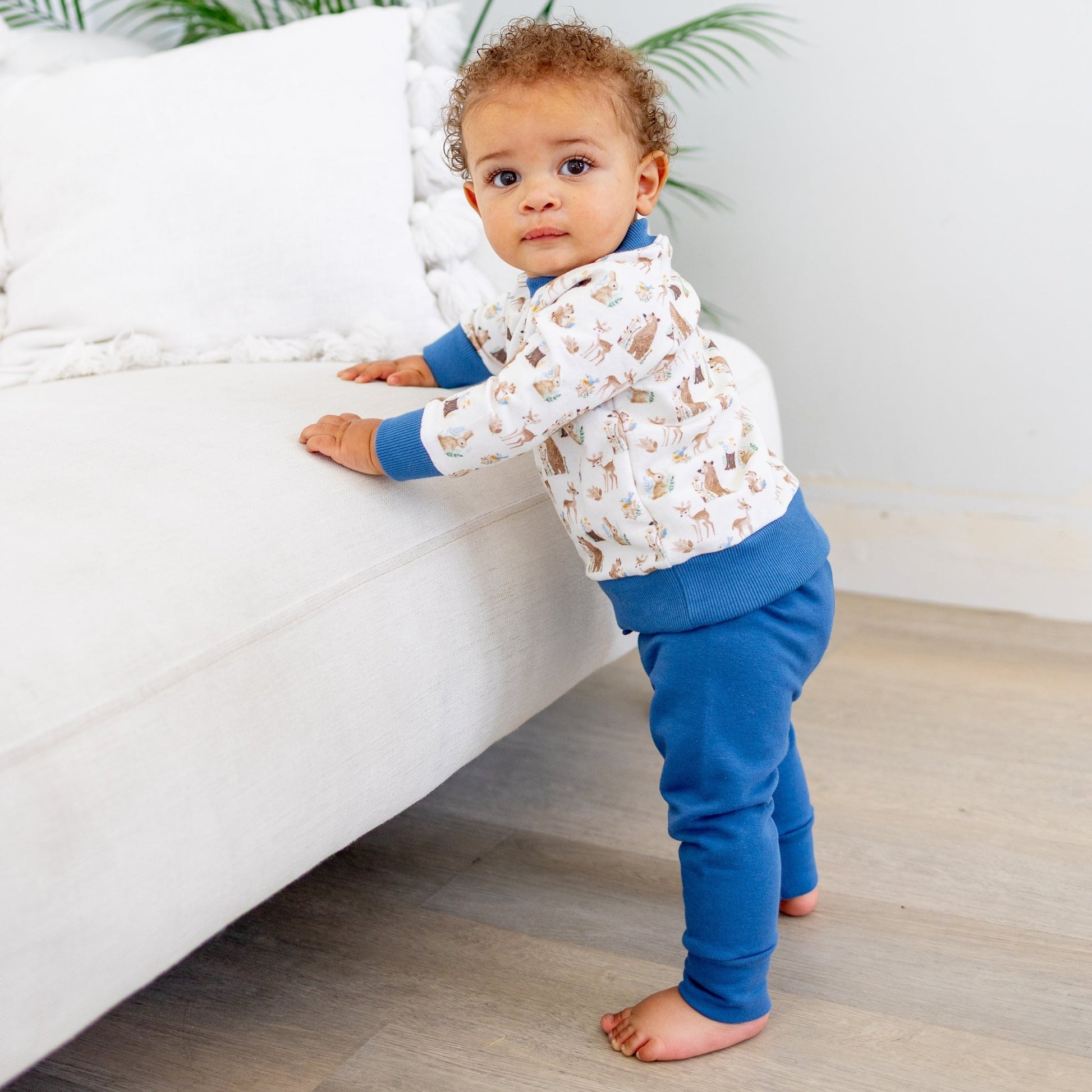 Luna and Arlo_Kindred Woods Pullover Sweatshirt_4
