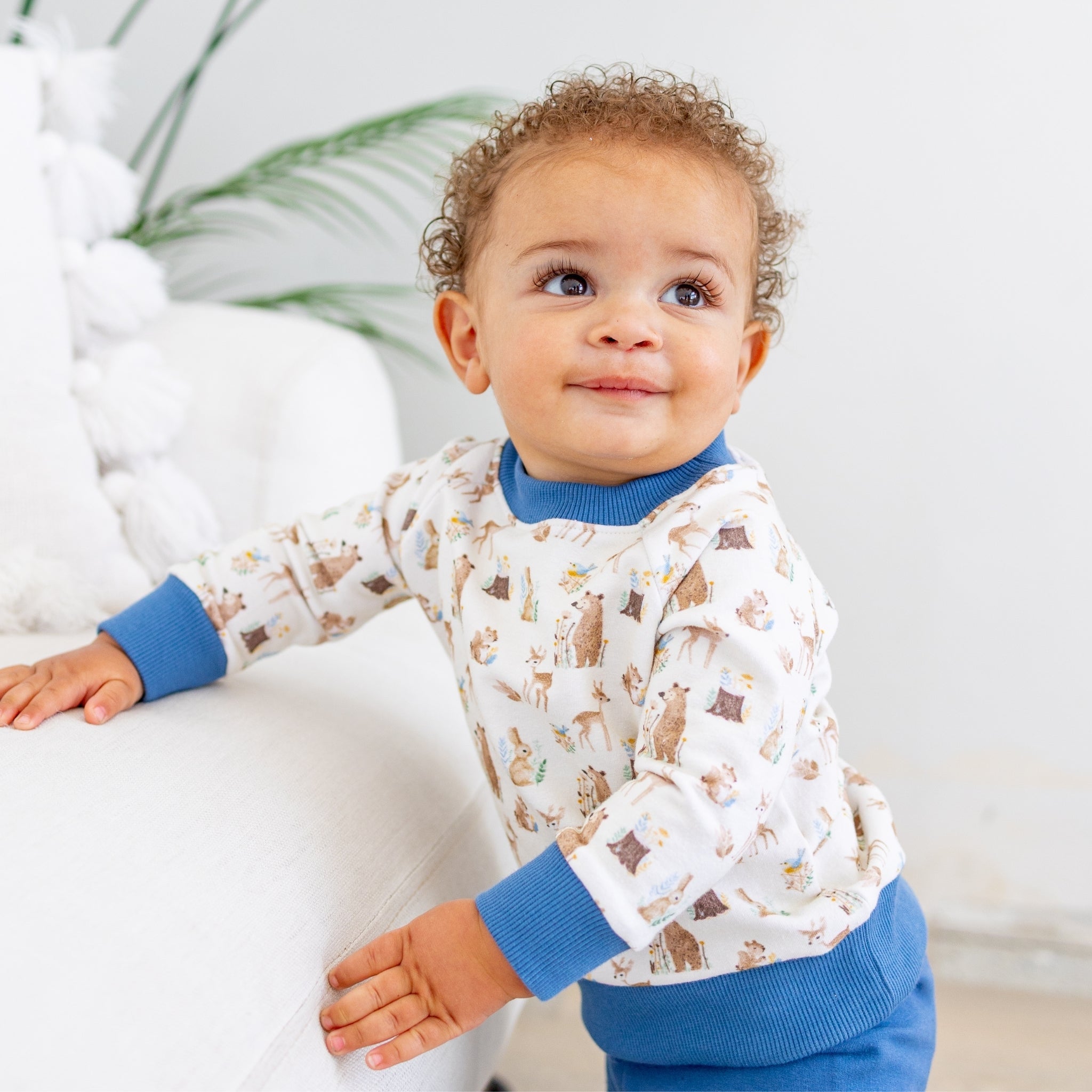 Luna and Arlo_Kindred Woods Pullover Sweatshirt_2