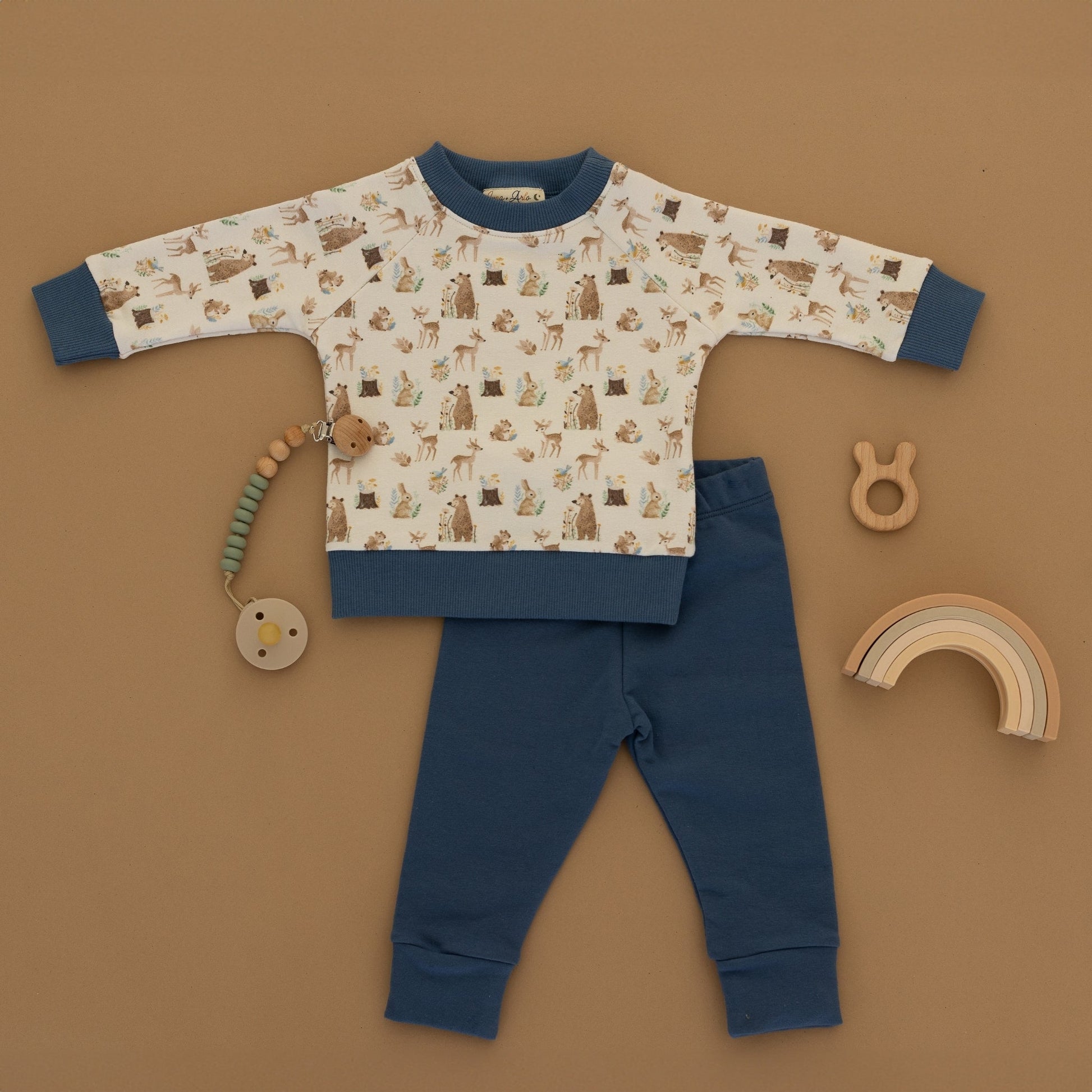 Luna and Arlo_Kindred Woods Pullover Sweatshirt_9