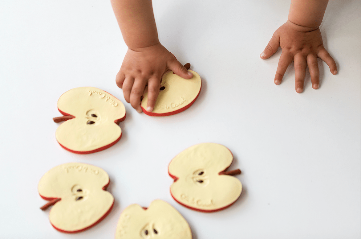 Oli & Carol_Pepita the Apple Teether_3