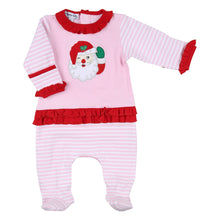  Footie con apliques de Papá Noel guiñando un ojo y volantes a presión en la espalda rosa