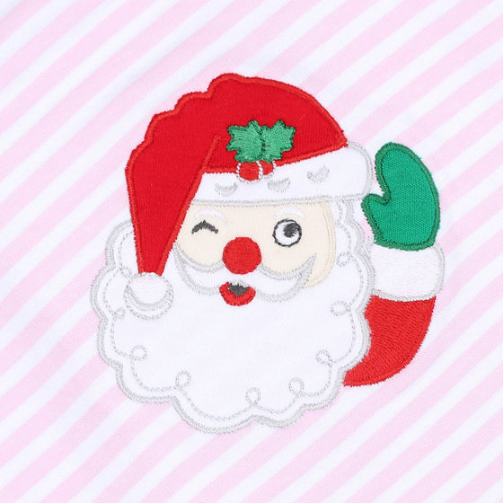 Pijama con cremallera y volante rosa con aplicación de Papá Noel que guiña un ojo